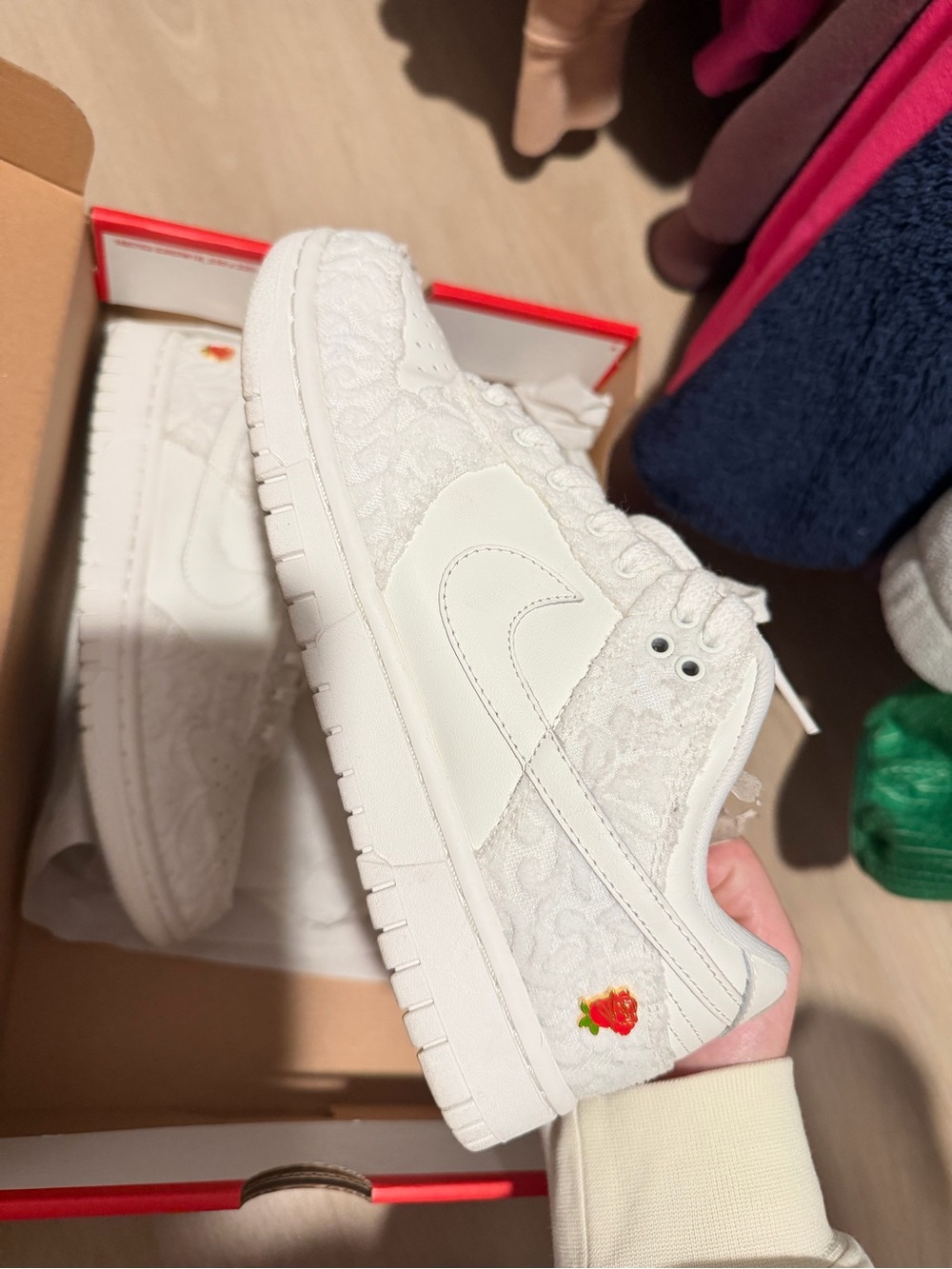 NIKR dunks - White Low-Top Sneakers with Floral Embroidery